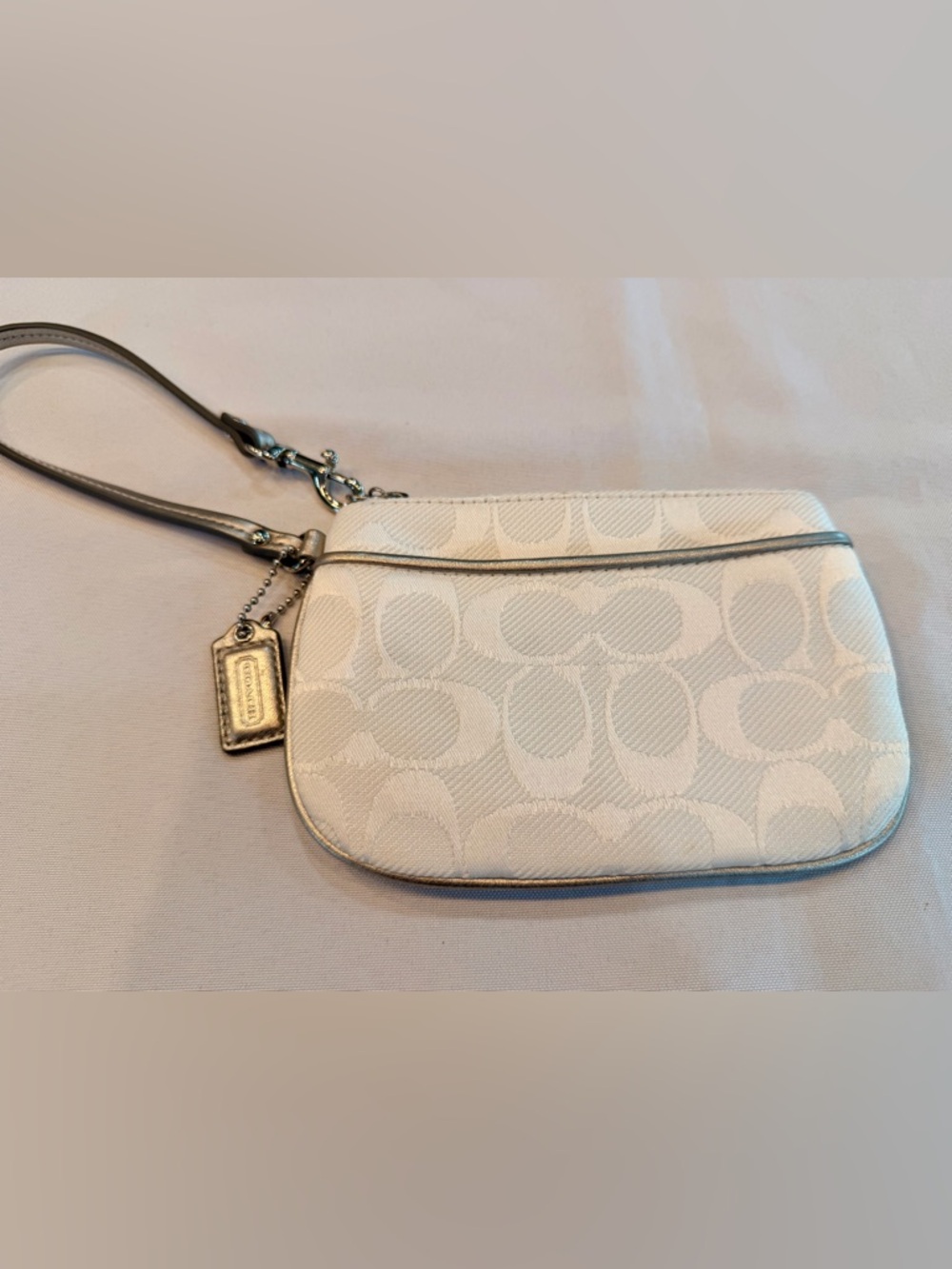 Coach Signature Collection Kyra Small White & Silver Wristlet Pink Interior